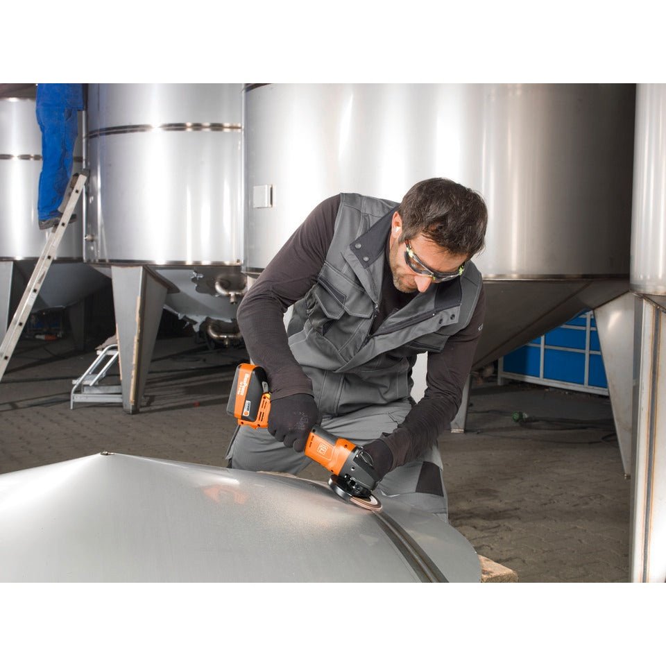 CCG 18-115 BLPD Cordless 4-1/2 in. Angle Grinder Set 18V N09