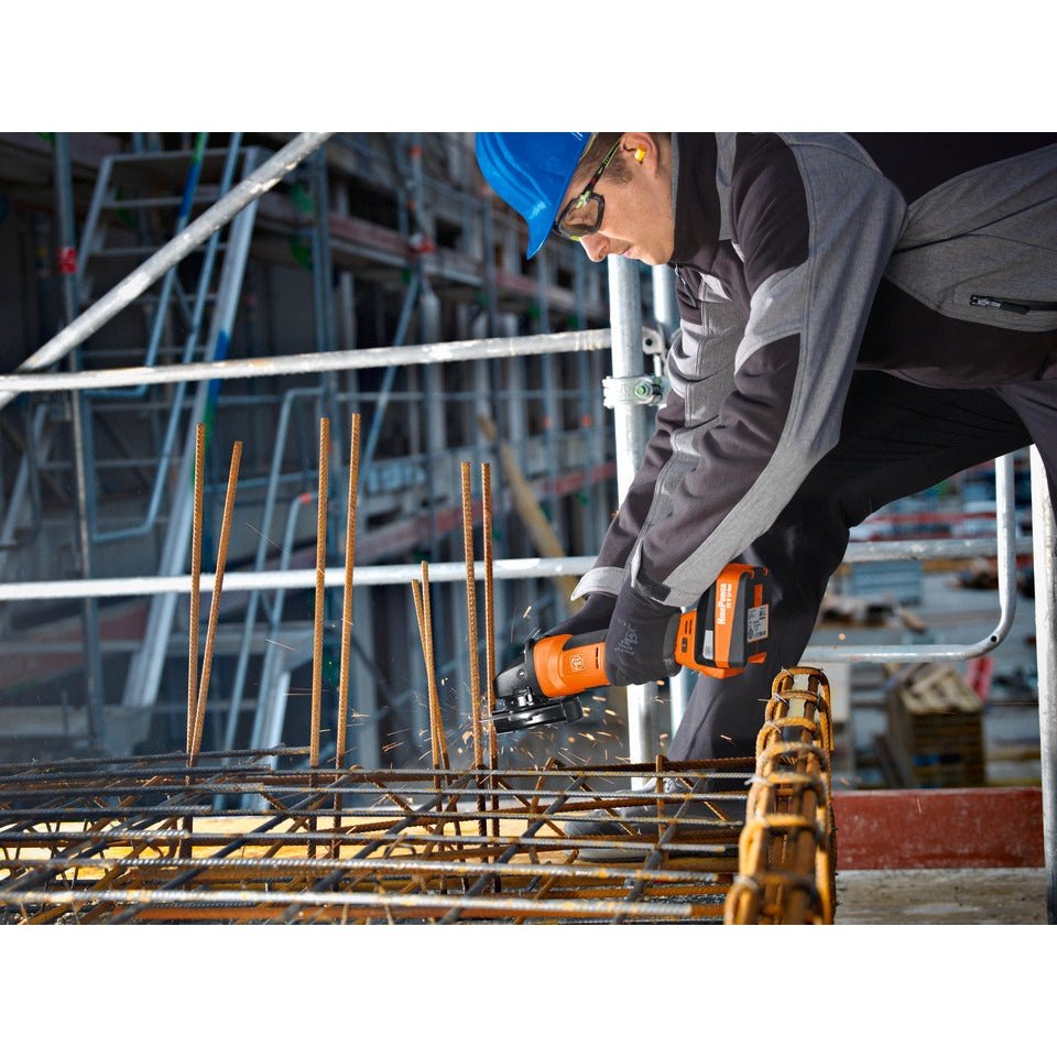 CCG 18-115 BLPD Cordless 4-1/2 in. Angle Grinder Set 18V N09