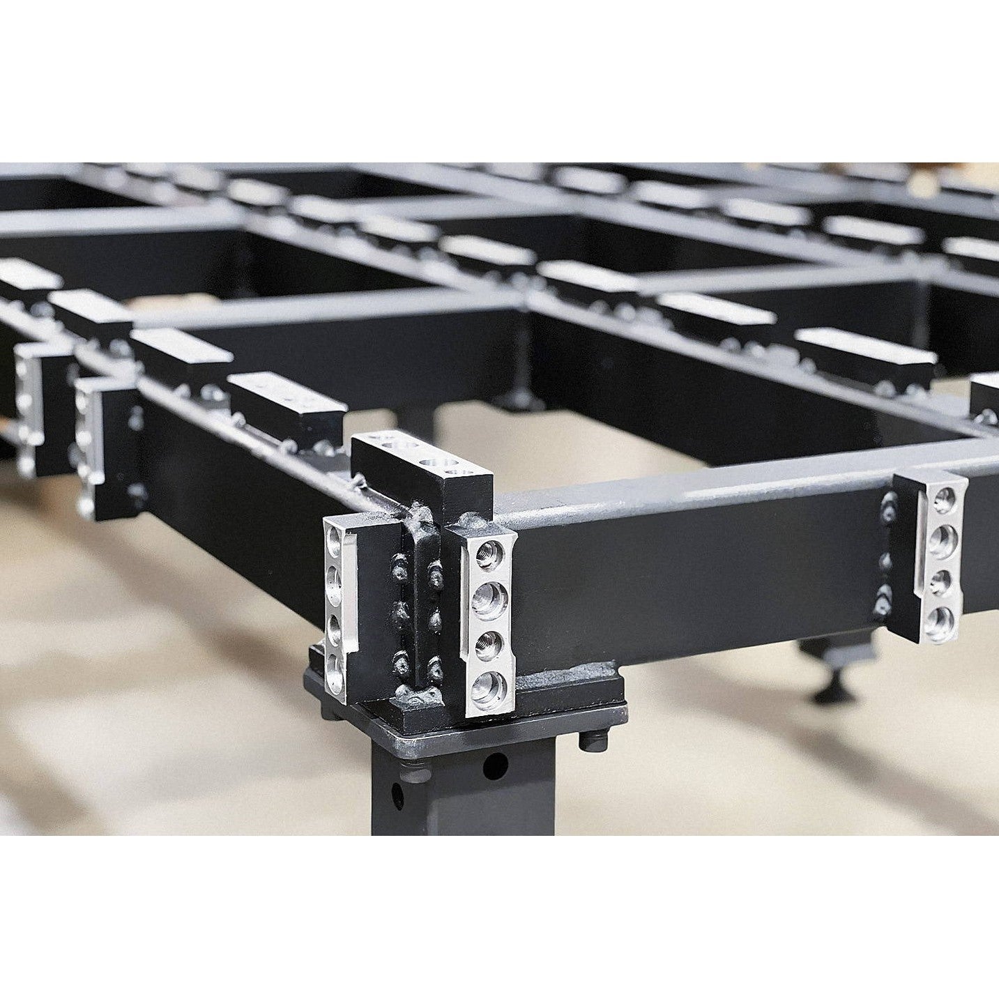 Strong Hand Alpha, 5-Sided, 10' x 5' 120" x 60" Table, 5/8" System